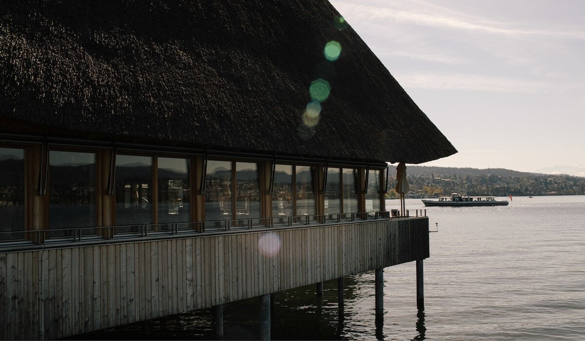 Fischerstube Zürihorn in moderner Holzoptik für Weihnachtsevents direkt am Zürichsee